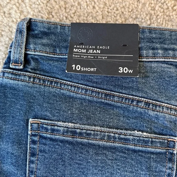 American Eagle Super High Rise Strigid Mom Jean - Picture 7 of 8